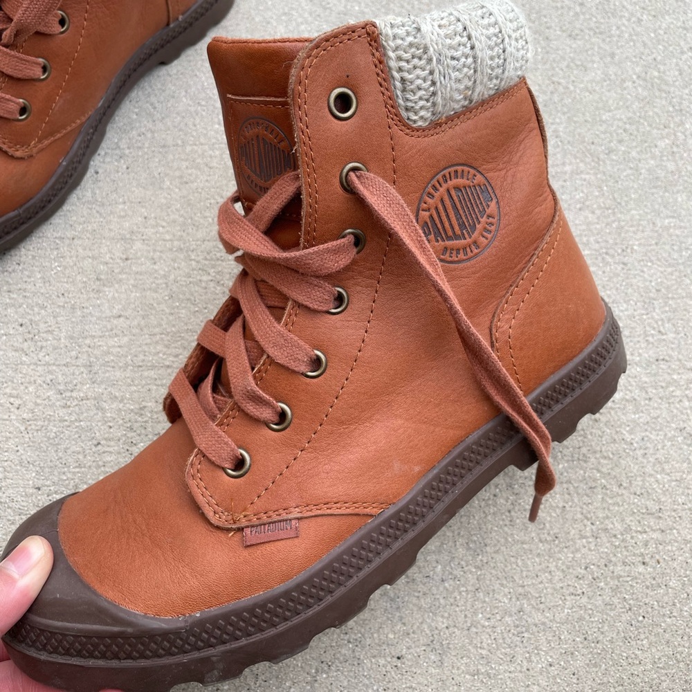 Like new Palladium Boots